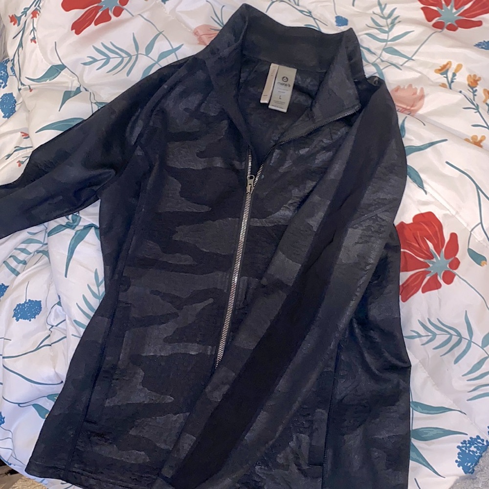 Fitted Black Camo Athletic Jacket ⭐️
